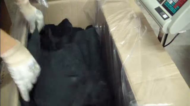 АА428 Кожа КРС телячья, говядина Целые шкуры ТОЛьКО ЧЕРНЫЕ Cow calf leather only black смотреть онлайн