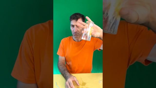 Вот как из обычного стакана сделать стакан-непроливайку за пару секунд ☝️ смотреть онлайн