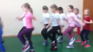 Дети маршируют