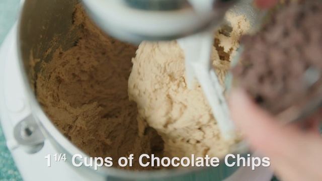 The Gooiest Chocolate Chip Cookies | Cooking With Lynja Ep.6 смотреть онлайн