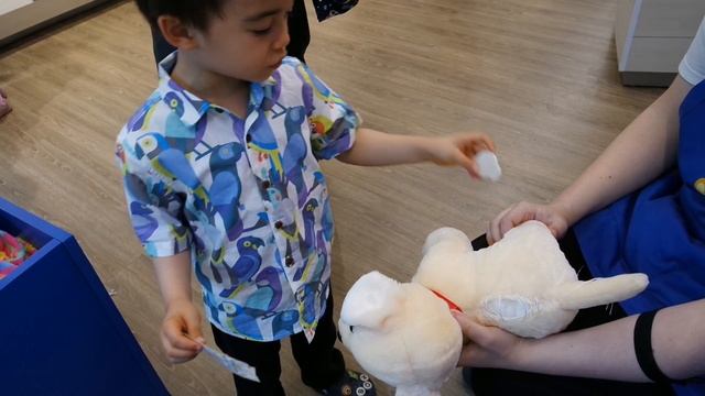 BUILD-A-BEAR visit! PROMISE PETS Trafford Centre Manchester Build a Bear Workshop смотреть онлайн