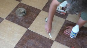 Плитка отошла и ходит - как исправить?