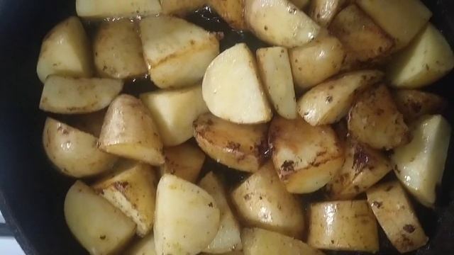 Молодая картошка жареная в кожуре смотреть онлайн