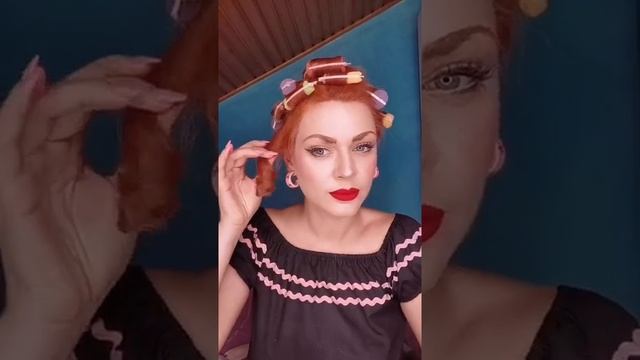 Fast Rita Hayworth hair tutorial/vintage hair curls #pinuphair #ritahayworth #vintagehair смотреть онлайн