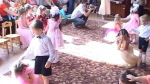 Танец выпускников с малышами.flv