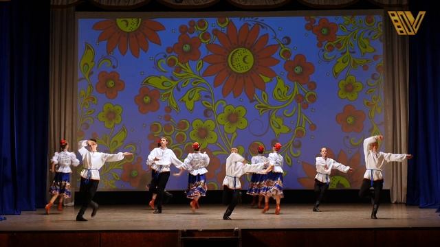 Ensemble of folk dance PARAMETERS. Dance - BULL / Ансамбль народного танца РОВЕСНИКИ. Танец - БЫЧО смотреть онлайн