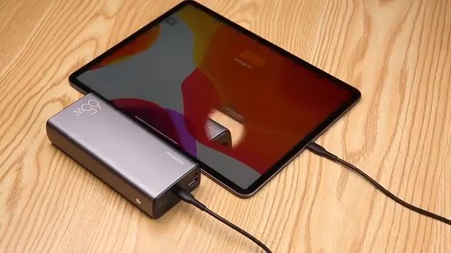 Usams 65W PD 30000mAh Powerbank For Macbook, IPad, IPhone, Samsung 360p