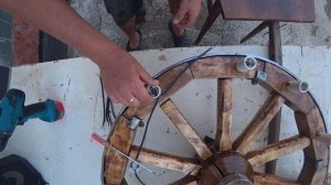 Люстра из старого колёса от телеги,такое в магазине не купишь!