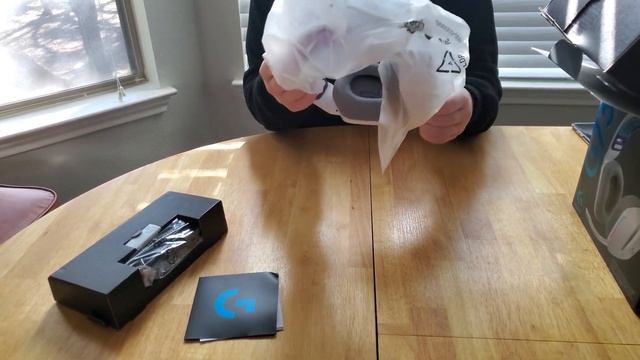 LOGITECH CHRISTMAS SUPRISE! G733 HEADSET смотреть онлайн