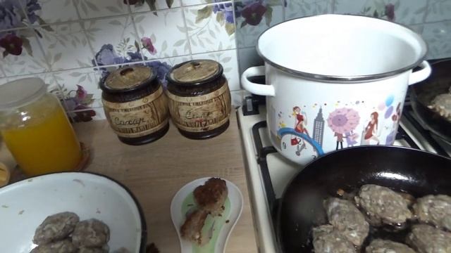 У нас гости. Котлеты с сыром. Комбикорм для птицы. смотреть онлайн