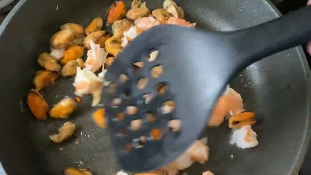 ? Паста с морепродуктами – наконец-то руки дошли! Папулечка в гости зашёл. Домашние посиделки.