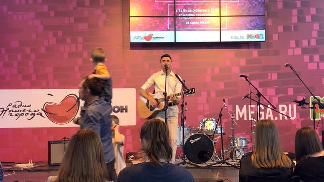 🎸Поёт на 5+ / Растопил сердца девчонок смотреть онлайн