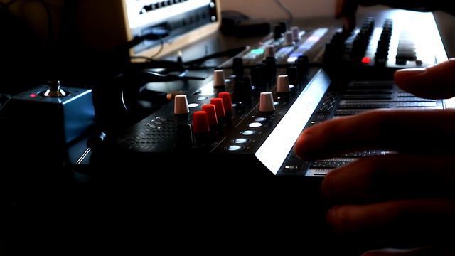 #jamuary2020 Day 16 - Arturia Microfreak (new v2.0 firmware!) and Drumbrute Impact смотреть онлайн