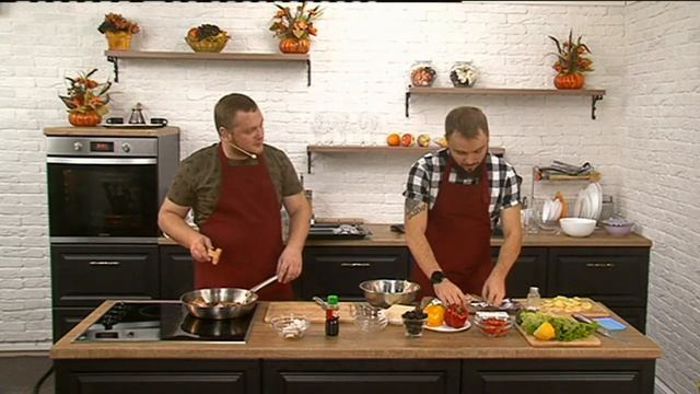 Есть today. 22.11.2018. Готовим курицу с грибами и греческий салат смотреть онлайн