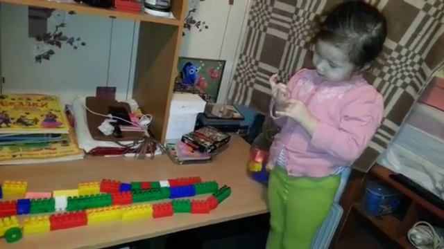 Девочка неправильно выговаривает слово смотреть онлайн