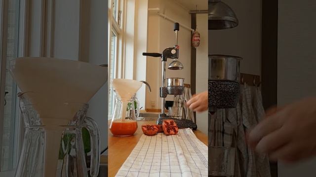 Cancan juicer. Orange and Pomegranate Juice. смотреть онлайн
