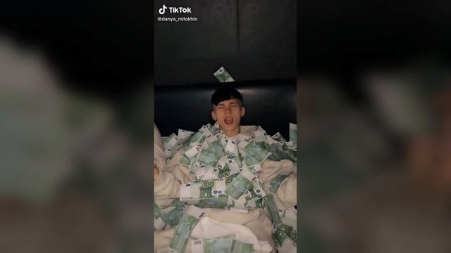 Даня Милохин против Клава Кока - TikTok - danya_milokhin vs klavacoca смотреть онлайн