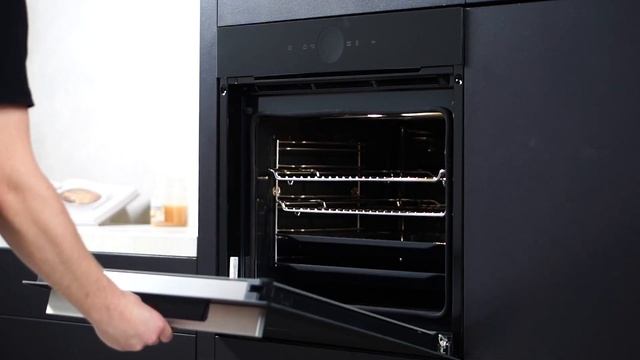 Product Review: Bosch Series 8 60cm Built-in Black Oven with Air Frying HBG7741B1A смотреть онлайн