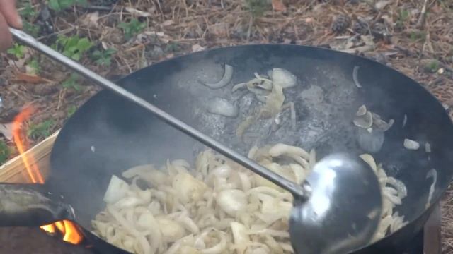 Бефстроганов на мангале со сливками / Beef Stroganoff with cream смотреть онлайн