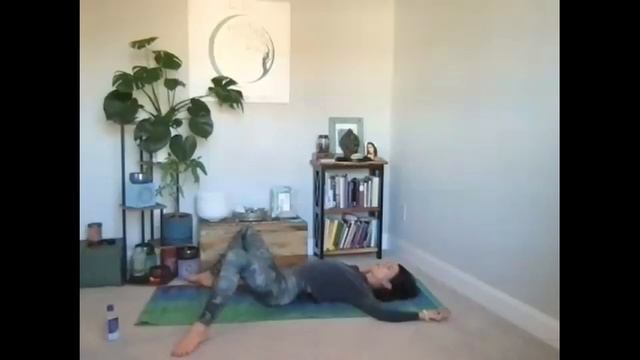 Jackie Chiodo Yoga Twenty-Three Minute Opening Sequence смотреть онлайн