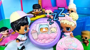 УСНУЛ В БАССЕЙНЕ!? ЛОЛ СЮРПРИЗ BABY BUNDLE Куклы ЛОЛ в детском садике! Смешные мультики Даринелка