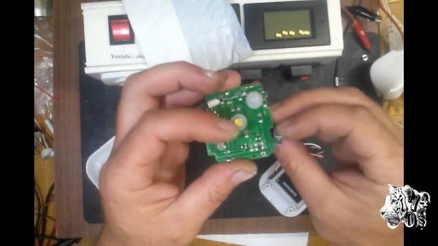Переделка мини Led светильника с ИК датчиком под АКБ от мобилы + зарядка смотреть онлайн