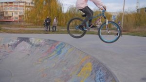 КАК ПРАВИЛЬНО ПРЫГАТЬ НА БМХ ?