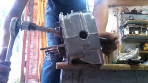 Выпрессовка направляющих втулок клапанов