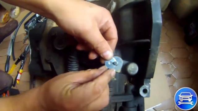 Chrysler Voyager 2003 Shift Cable Repair PART 1 Туго переключается коробка передачь смотреть онлайн