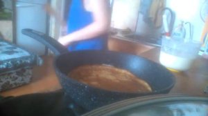 Как правильна жарить блины