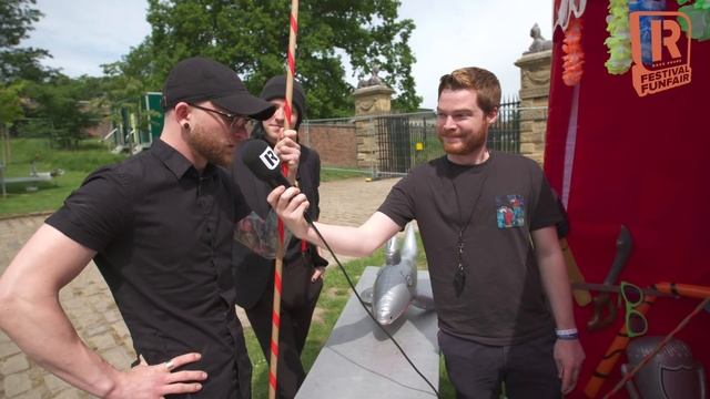 As It Is' Patty & Ronnie Play A Game Of 'Hook A Duck' - Festival Funfair смотреть онлайн