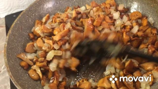 Жареные лисички с картошкой смотреть онлайн