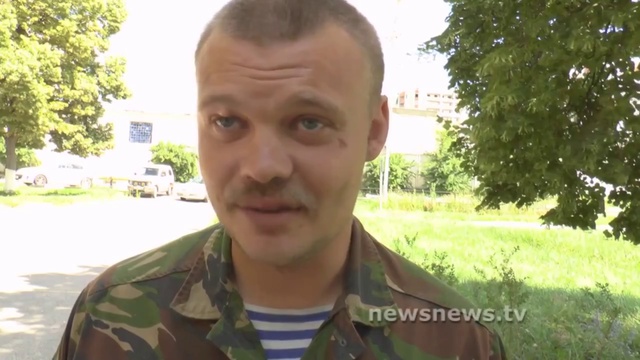 Ребята в окружении подрывают себя гранатами... смотреть онлайн