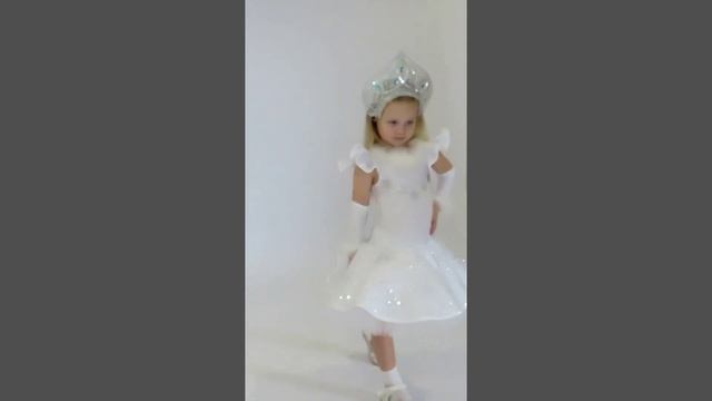 Новогодний костюм "Снежинка". смотреть онлайн