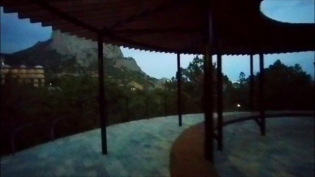 В парке Нового Света была реконструкция. Включили освещение. смотреть онлайн