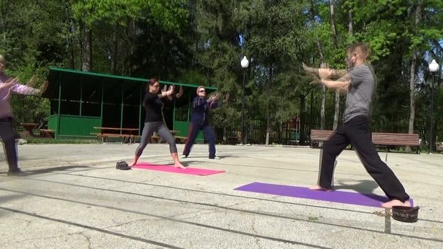 воскресная йога с Вадимом Левашовым, городской парк Обнинск 2016 смотреть онлайн