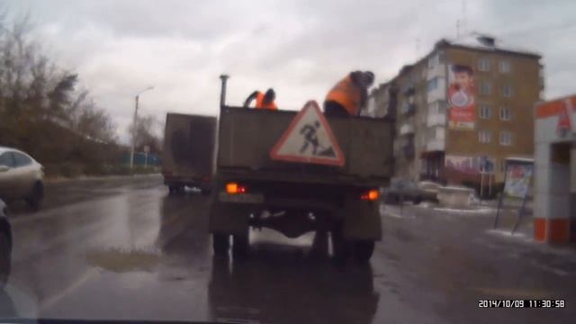 А в Белово улицы посыпают вот так смотреть онлайн
