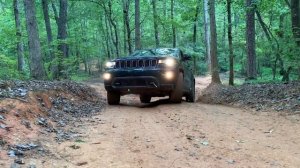 Jeep Grand Cherokee Off Road Comparison | Limited vs. Trailhawk