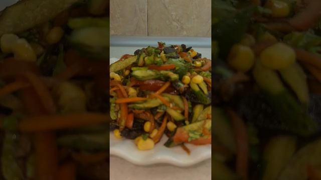 Салат с мясом, морковью, огурцом, перцом. Острый пикантный салат. Spicy salad смотреть онлайн