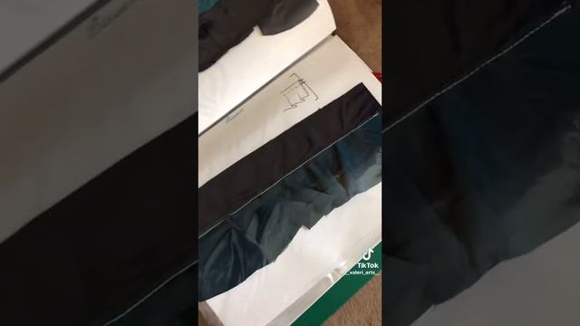 О том, что делают на первом курсе дизайнера одежды. Автор: __valeri_arts__. Видео из тик ток смотреть онлайн