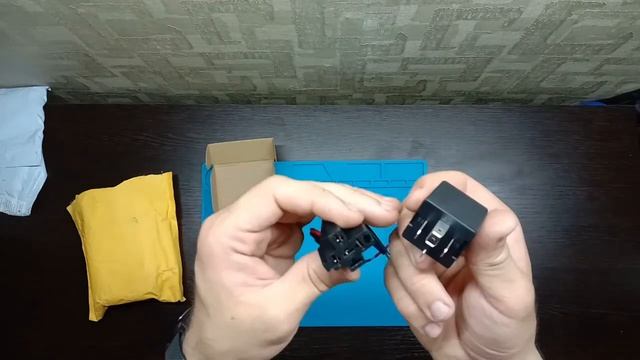 Автомобильный GPS-трекер CJ720 ( GSM, функция отключения подачи топлива, в виде реле) - распаковка смотреть онлайн