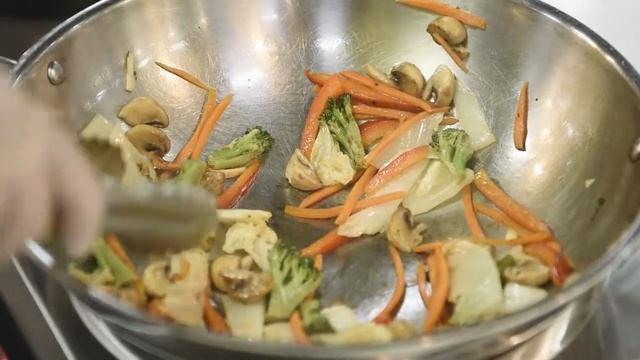 Рецепт удона с лососем в медово-устричном соусе / HMMR смотреть онлайн