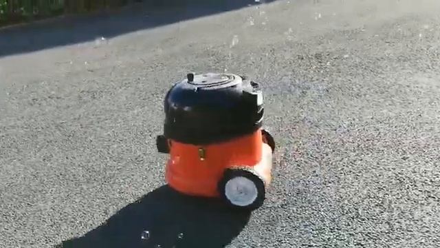 HenryBot blowing bubbles смотреть онлайн
