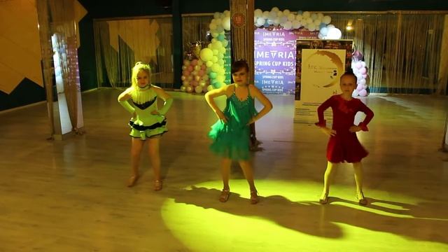 BACHATA KIDS Debut (Open lesson 2021) смотреть онлайн