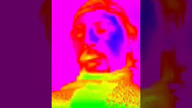 душа не сидит на месте. и шахматы. если хотите слушайте в наушниках. лучше услышите.