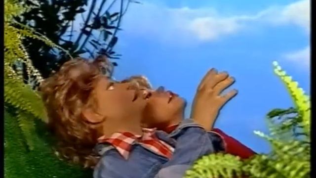 Sketch - Jojo & Vaness, les nuages - Les Minikeums смотреть онлайн