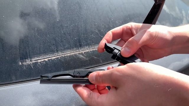 How to Remove And Fit The Rear Wiper Blade On Toyota Avensis 2008-onwards смотреть онлайн