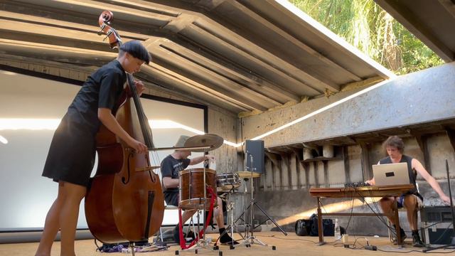 Kris Kuldkepp, Quentin Cholet, Daniel Craig live at Hošek Contemporary смотреть онлайн