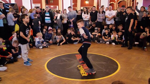 BREAK RAVE CYPHER 2019 - отбор beginners - Pozitiv4ik vs Молния vs EpickCrazy vs Iskon смотреть онлайн