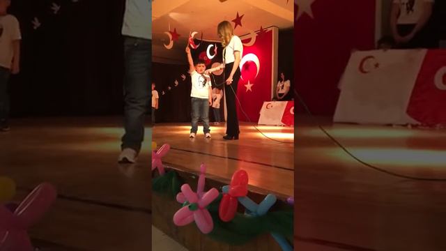 Bayrakları Bayrak Yapan Üstündeki Kandır. смотреть онлайн